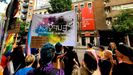 Manifestación de personas trans y activistas frente a la sede del PSOE en Madrid