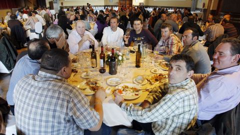 En una imagen de archivo, del 2012, la comida de los empleados de la concesionaria de la limpieza viaria de Ourense