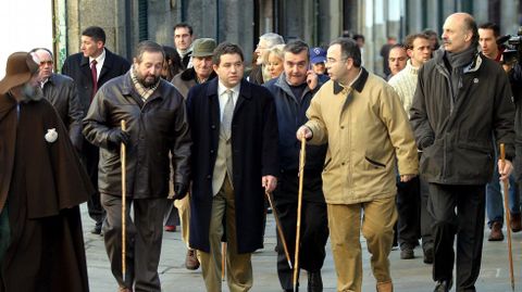 De izquierda a derecha, Lpez Orozco, Paco Vzquez, Ferndez Lores, Corina Porro, Juan Juncal, Bugallo y Manuel Cabezas. Alcaldes de las siete ciudades gallegas en el 2004.