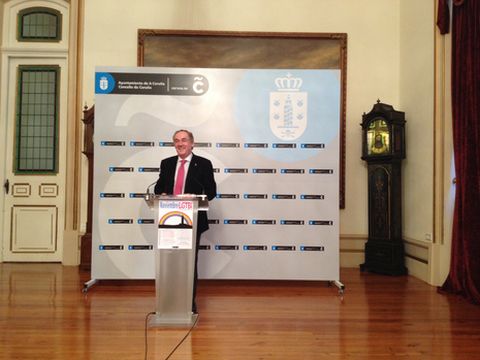 Miguel Lorenzo, presentando los actos del Noviembre LGTBI