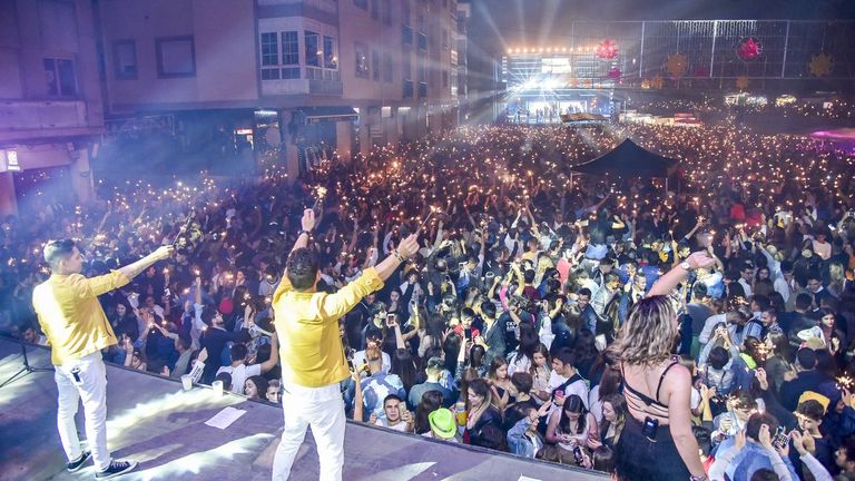 As bengalas volverán iluminar a praza Castelao ao ritmo da Rianxeira.