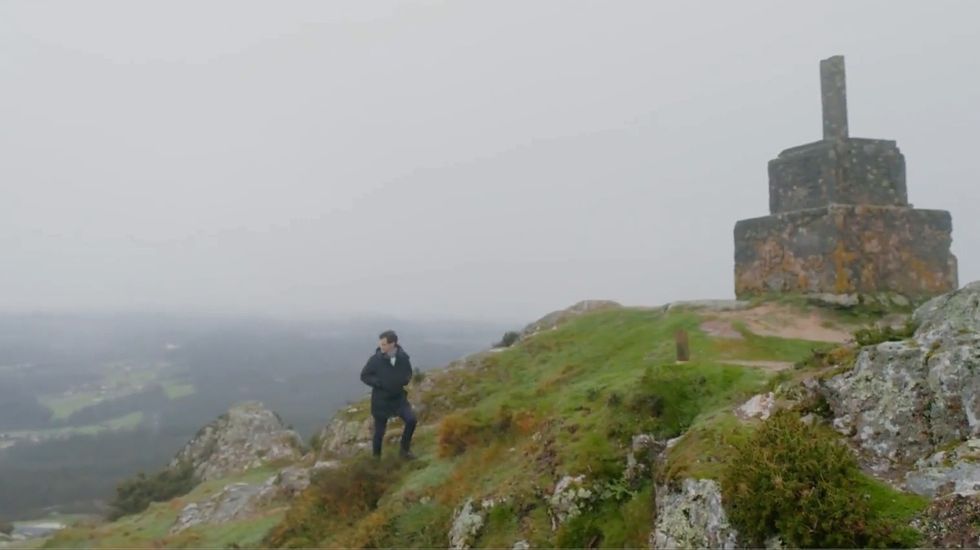 Peregrinacin polo camio a Orixe.Daniel Vega y Javier Areas, junto al albergue de Ribadeo