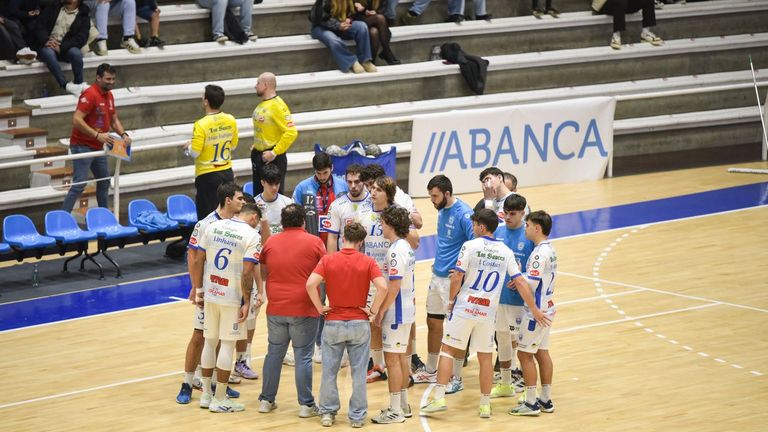 Linhares le da un punto al Cisne en Benidorm a falta de cinco segundos para el final (26-26)