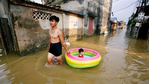 Inundacin en las calles de Hanoi tras las fuertes lluvias
