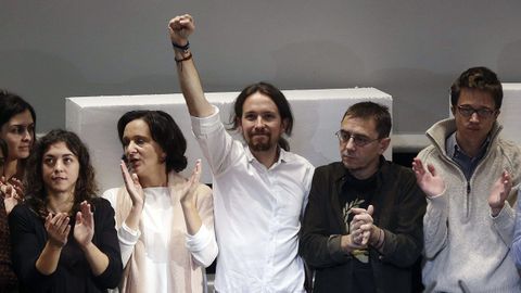 Tania González, Carolina Bescansa, Pablo Iglesias, Íñigo Errejón y Juan Carlos Monedero, en una asamblea de Podemos del año 2014