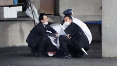 Agentes de polica arrestan a un hombre sospechoso de lanzar explosivos al primer ministro de Japn, Fumio Kishida