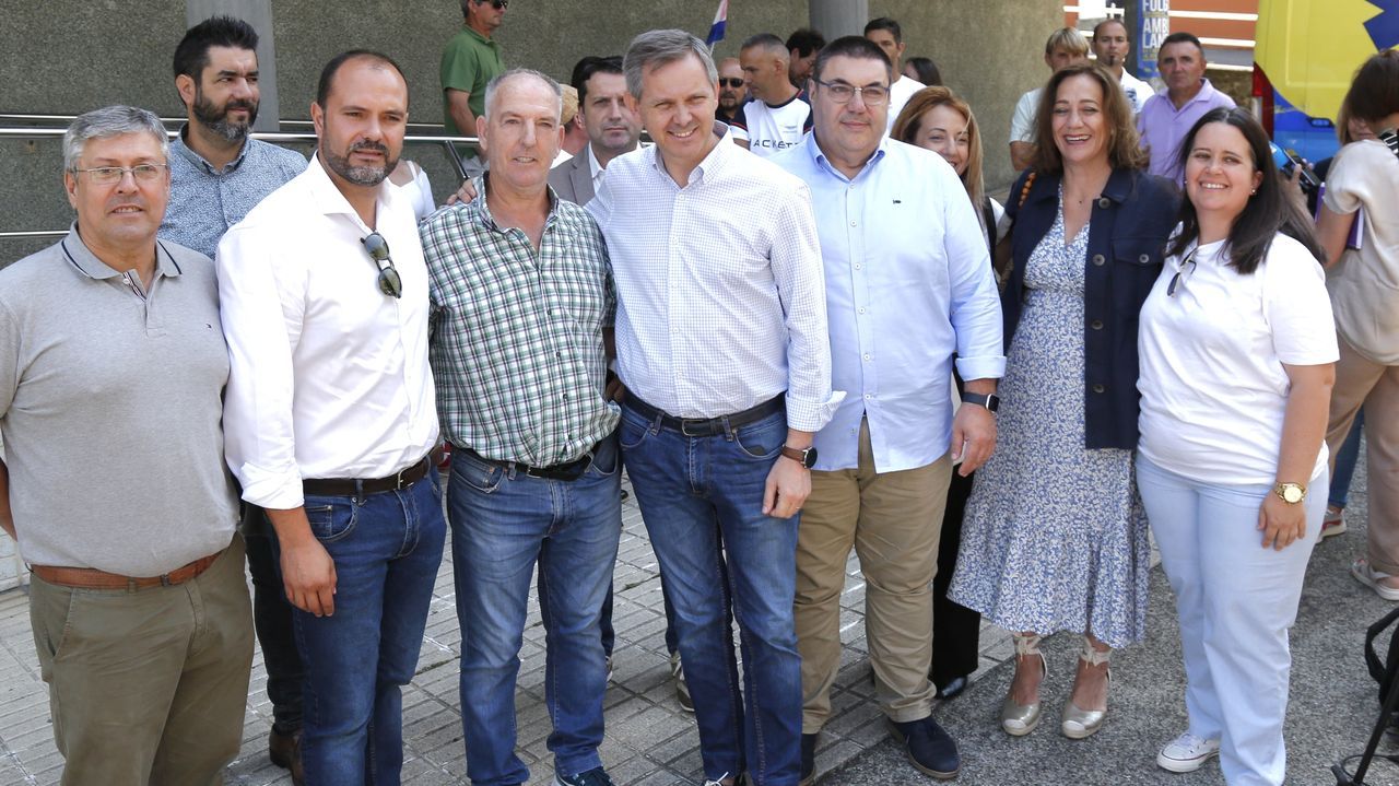 Pontn en el centro, con Daniel Castro al lado