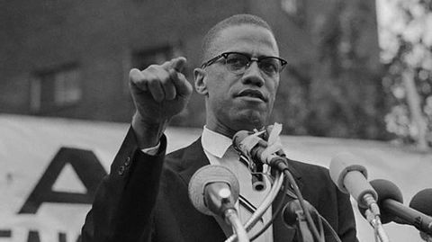 Malcolm X, junto a Martir Luther King, fue el gran lder del movimiento negro en la dcada de los sesenta. Ambos fueron asesinados.