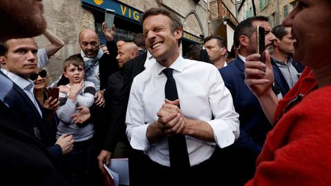 Un exultante Emmanuel Macron, este viernes, en el cierre de la campaa electoral en la localidad de  Figeac 