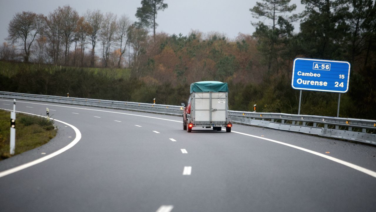 Nieve en la carretera de Quiroga a Folgoso do Courel.&Uacute;nico tramo de la autov&iacute;a de Lugo a Santiago construido, los 8 kil&oacute;metros que circunvalan A Barrela, en Carballedo