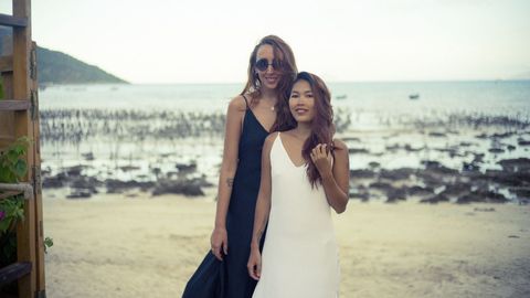 Laura con Leo, la diseadora vietnamita que est casada con su cuado y junto a la que dirige la marca Sinhtolina
