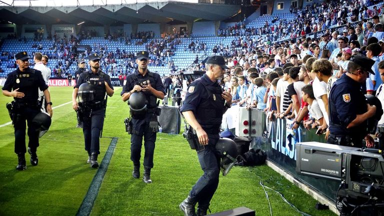 Detenidos cinco ultras por destrozar a ladrillazos una cafetería en Vigo tras el partido Celta-Niza