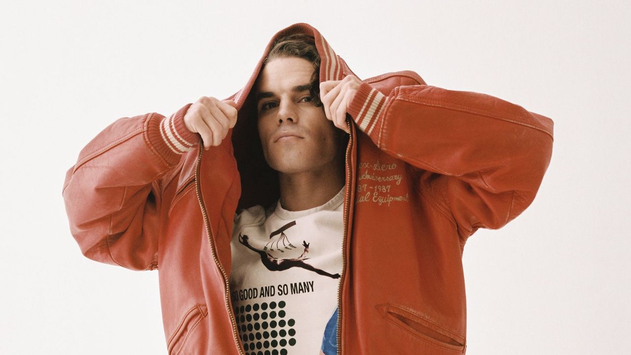 El loro Curro regresa a su hogar en Os Me&aacute;ns, Vila&ntilde;o: ¡las im&aacute;genes!.Un globo aerost&aacute;tico de la empresa Aerotours sobrevuela la Ribeira Sacra del Mi&ntilde;o, en una imagen de agosto del a&ntilde;o pasado