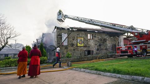 Incendio en el monasterio budista de San Amaro (Ourense).