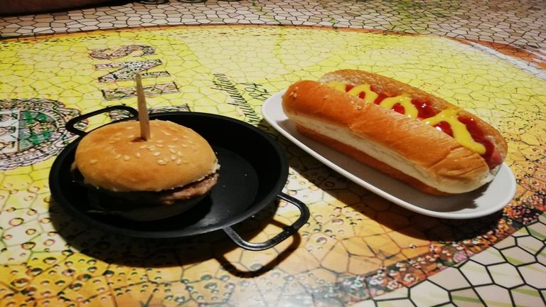 Miniburguer y perrito del Arde Lucus