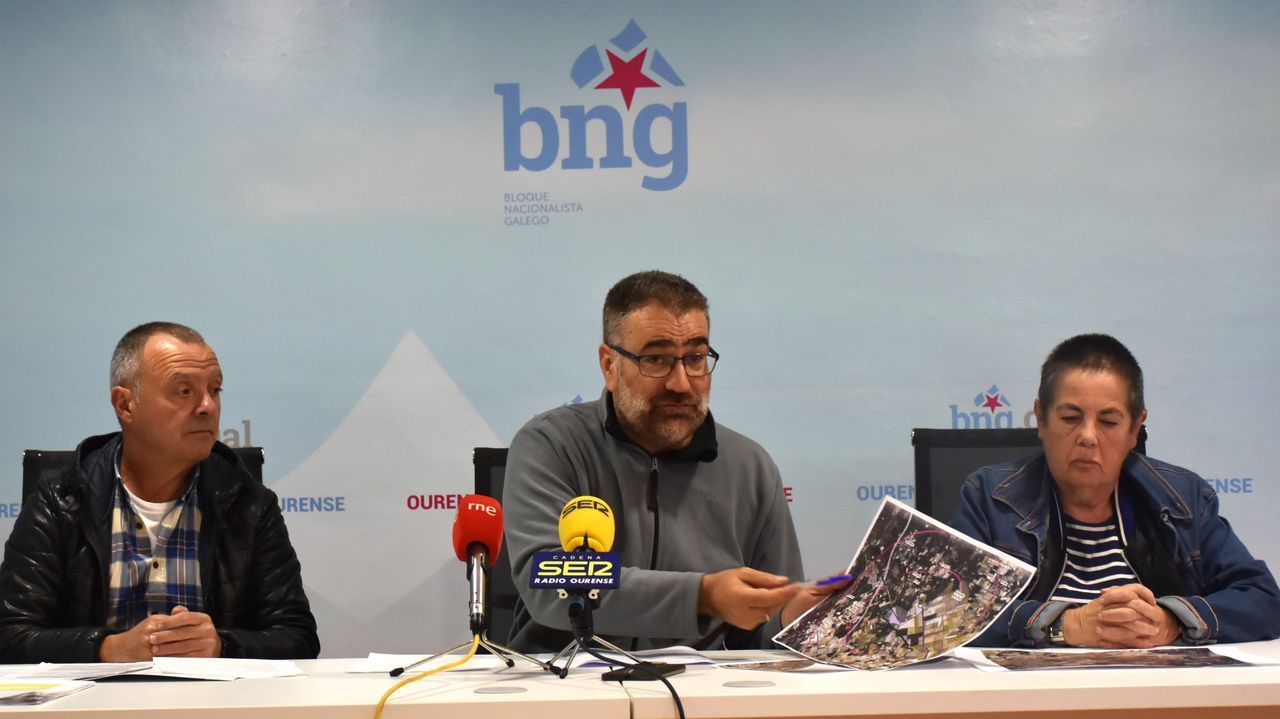 Dos trabajadores heridos al implosionar un silo de aceite de palma en el puerto de Vigo que dejó un vertido.Xosé Manuel Puga, Bernardo Varela y María Mangana.