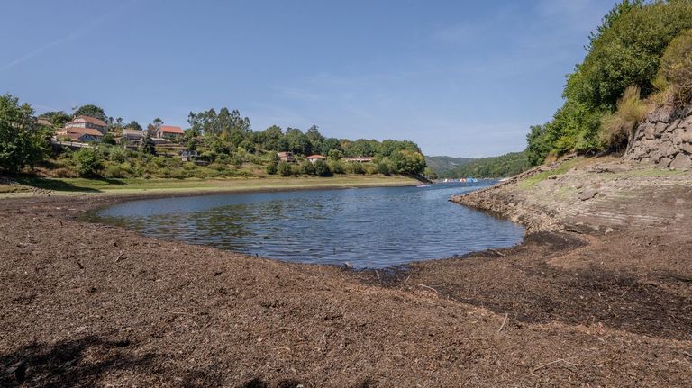 La Xunta propone revisar las concesiones municipales de agua y que se transfieran a consorcios y mancomunidades