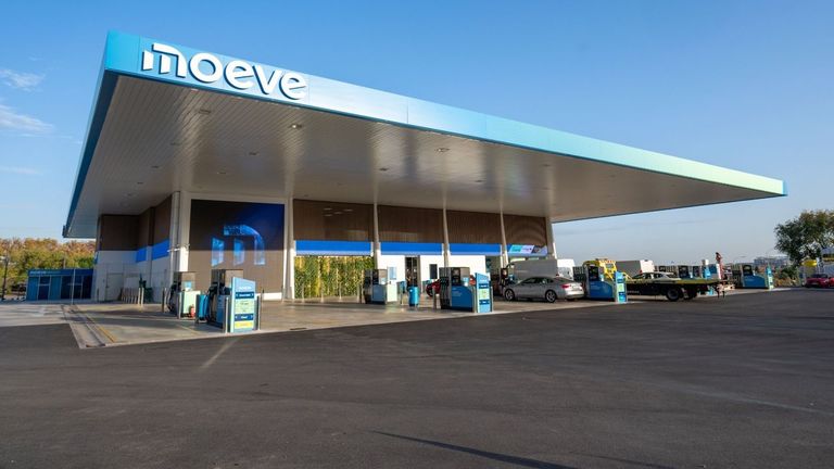 Moeve y Galp negocian fusionar sus gasolineras y refinerías para desafiar la hegemonía de Repsol