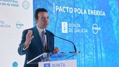 El director ejecutivo de Enagás, Arturo Gonzalo, en la firma, el pasado abril del Pacto pola Enerxía que incluye el hidroducto gallego