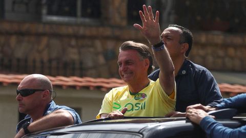 El presidente de Brasil y candidato a la reeleccin, Jair Bolsonaro, llega para votar en la segunda ronda de las elecciones presidenciales en Ro de Janeiro.