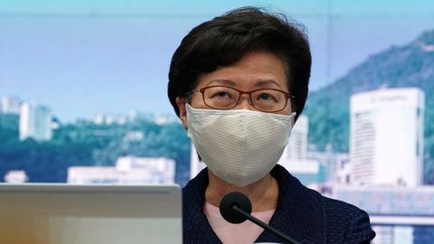 La jefa del Ejecutivo de Hong Kong, Carrie Lam, en la rueda de prensa en la que anunci el aplazamiento de las elecciones
