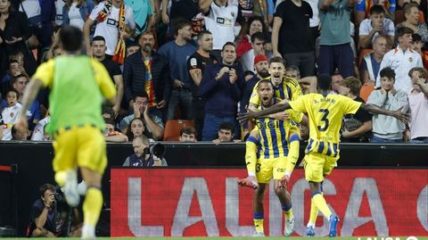 Rondn, Ilic y Rahim celebran el 1-2 del Real Oviedo