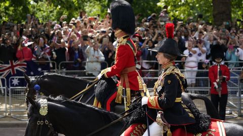 La princesa Ana, a caballo en el desfile del Jubileo de Platino en Londres