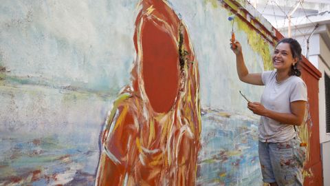 La francesa Chloe Aublet ha viajado desde Normanda (Francia) para participar en Las Meninas con un mural de estilo impresionista