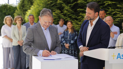 El presidente del PP de Asturias, �lvaro Queipo, y el alcalde de Oviedo, Alfredo Canteli