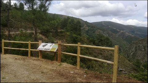 El nuevo mirador se encuentra junto a la carretera de Campos de Vila a Pacios da Serra