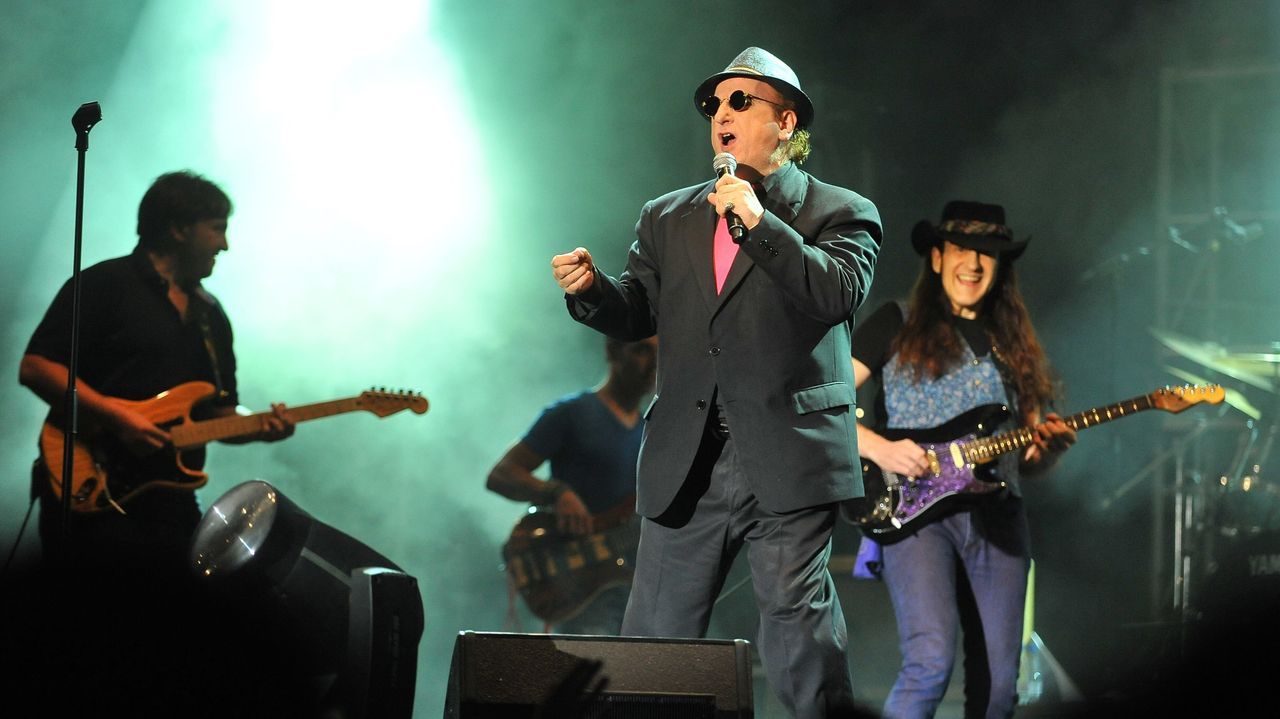 Happy day.Javier Gurruchaga en Ferrol en una actuación en 2013.