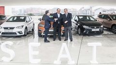 Seat dona coches a la Consejer�a de Educaci�n 
