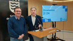 El concejal de Facenda, Raimundo Gonzlez Carballo, y el alcalde de Pontevedra, Miguel Anxo Fernndez Lores, presentaron este viernes el proyecto de presupuestos para el 2024