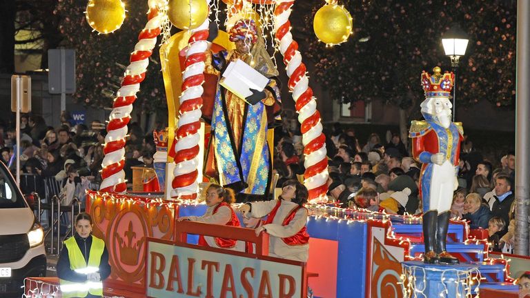 La cabalgata llena de ilusión las calles de Vigo