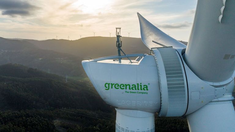 Greenalia instalará grandes baterías en sus parques eólicos y solares para comprar y vender luz de la red