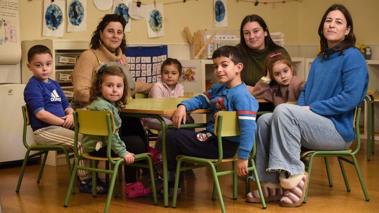 La amenaza de cierre planea sobre tres escuelas rurales pontevedresas: «Hai cans, pero non nenos»