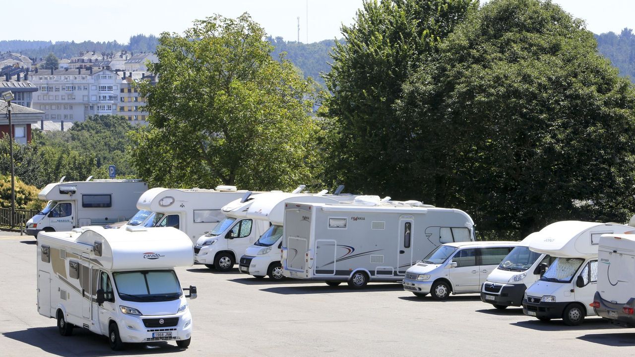 rea de autocaravanas en el pabelln de deportes de Lugo.