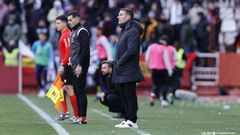 Luis Carri�n, en la banda durante el Albacete-Real Oviedo