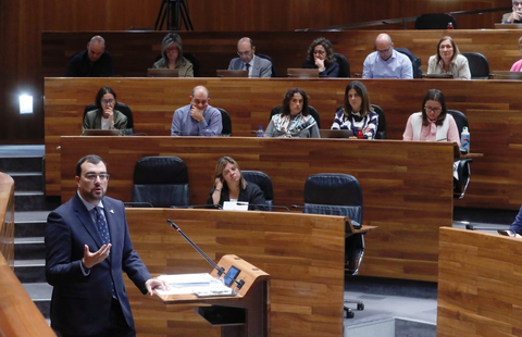 El presidente del Principado, Adrin Barbn, en la Junta General