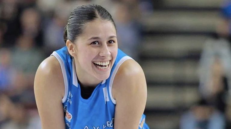Claudia Soriano, jugadora del Avenida: «De Lugo me quedo con mirar a la grada y ver a toda mi familia»