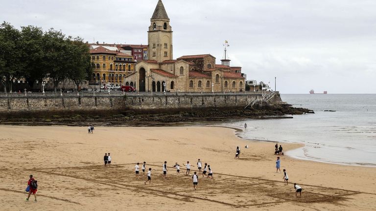 Vista de la playa de San Lorenzo de Gijón