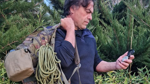 Miguel Ferrero, ubic�ndose con una br�jula