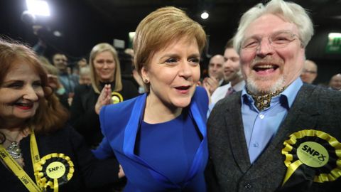El Partido Nacional Escocs ha aumentado trece diputados y se ha hecho con 48 de los 59 escaos destinados a Escocia en el Parlamento.