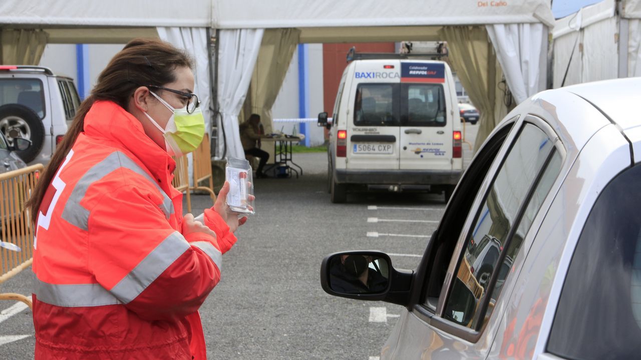 Fiesta ilegal en Lncara.Acceso de vehculos al rea donde se repartieron envases para el cribado de Monforte