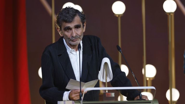 Adolfo Domínguez recibe el premio de honor de la Academia de la Moda Española