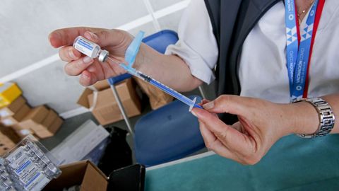Este domingo estn citadas en Pontevedra 3.500 personas para recibir dosis de vacuna covid