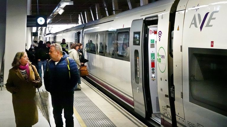 Caballero acusa a Rueda de no defender las grandes infraestructuras de Vigo
