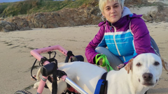 Hope, con Eva Luna, que la acogi� en Ferrol tras ser maltratada en Fene