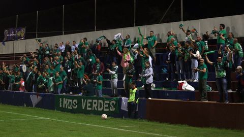 La afición del Arenteiro arropó al equipo en el estadio Luis Suñer Picó.