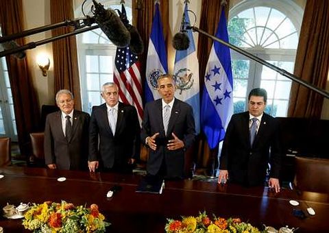 Obama atiende a los medios al abrir la reunin con los lderes centroamericanos. 